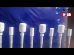 Pekerjaan sehari-hari di pabrik: cat semprot botol kaca